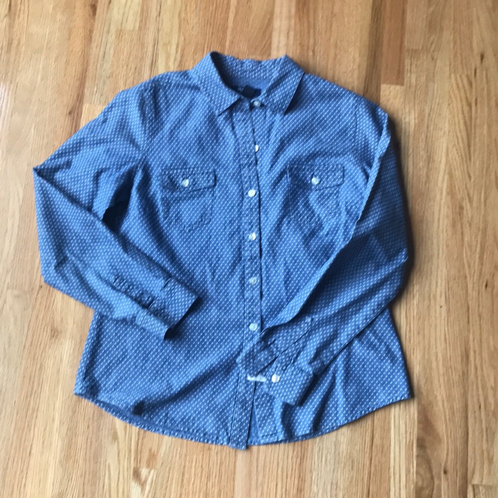 Old Navy denim shirt with polka dots! 💙